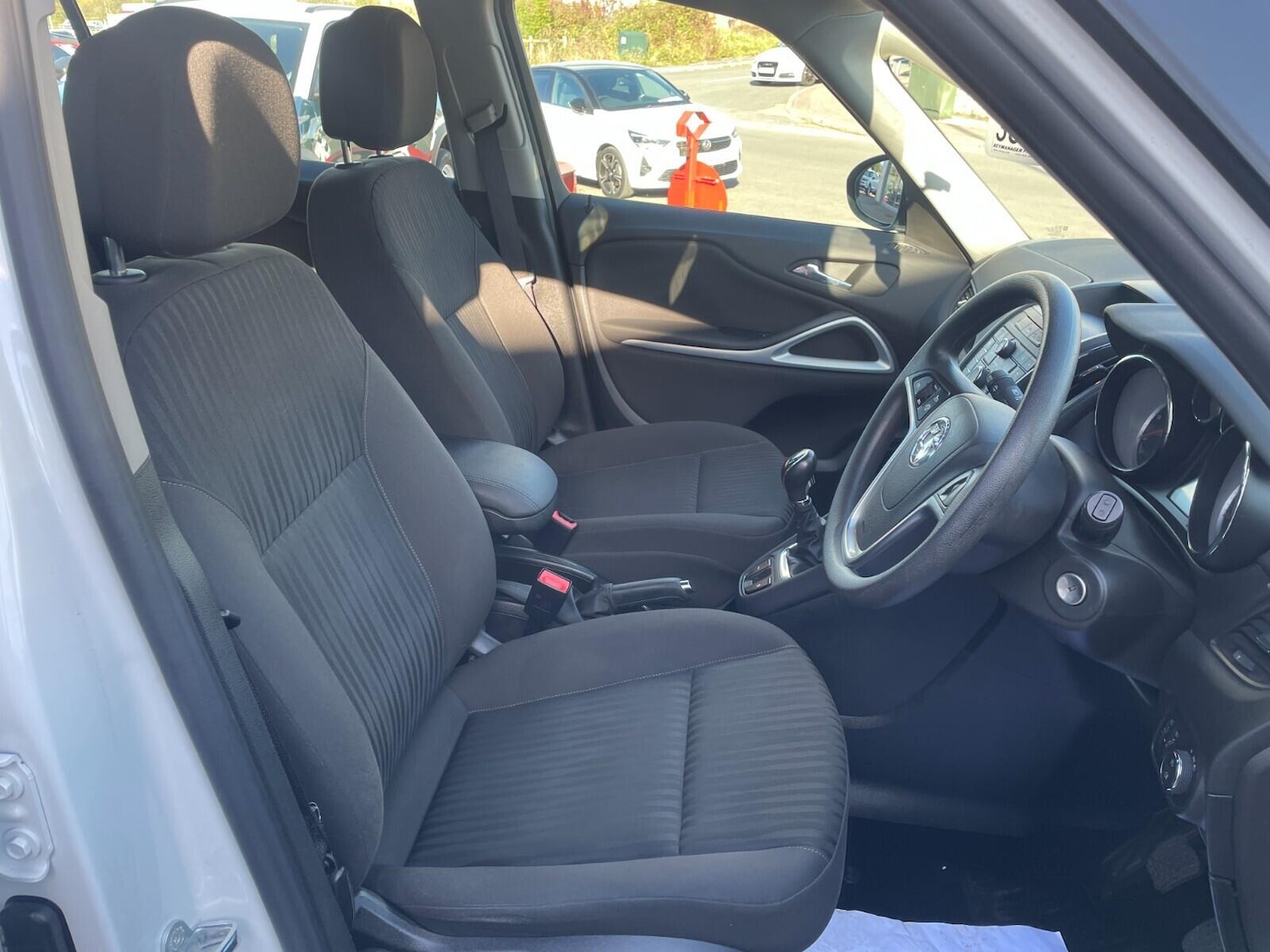 Used Vauxhall Zafira Tourer 2015 for sale - 76083889: Photo 13