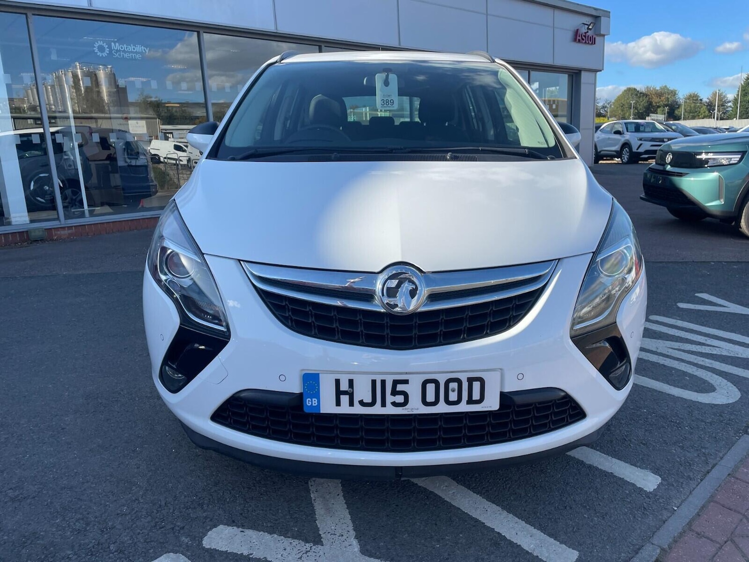 Used Vauxhall Zafira Tourer 2015 for sale - 76083889: Photo 2