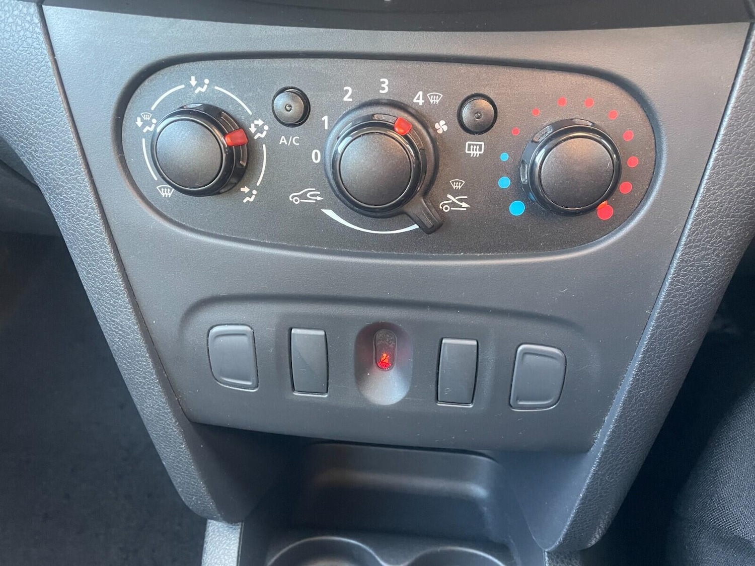 Used Dacia Sandero Stepway 2018 for sale - 76398905: Photo 24