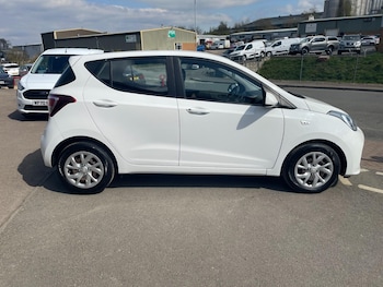 Used Hyundai i10 2018 for sale - 76228072: Photo