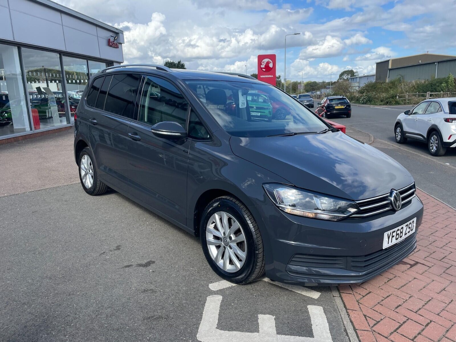 Used Volkswagen Touran 2018 for sale - 75979015: Photo 3