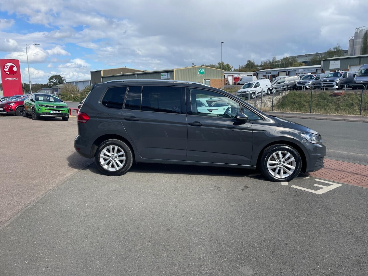 Used Volkswagen Touran 2018 for sale - 75979015: Photo 4