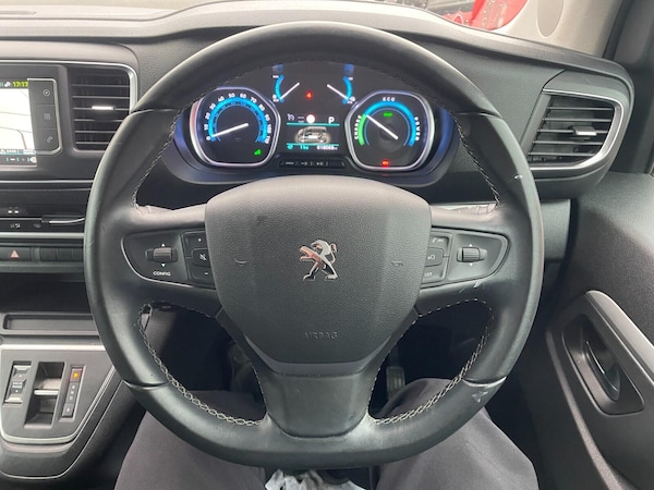 Used Peugeot Traveller 2023 for sale - 76188739: Photo 26
