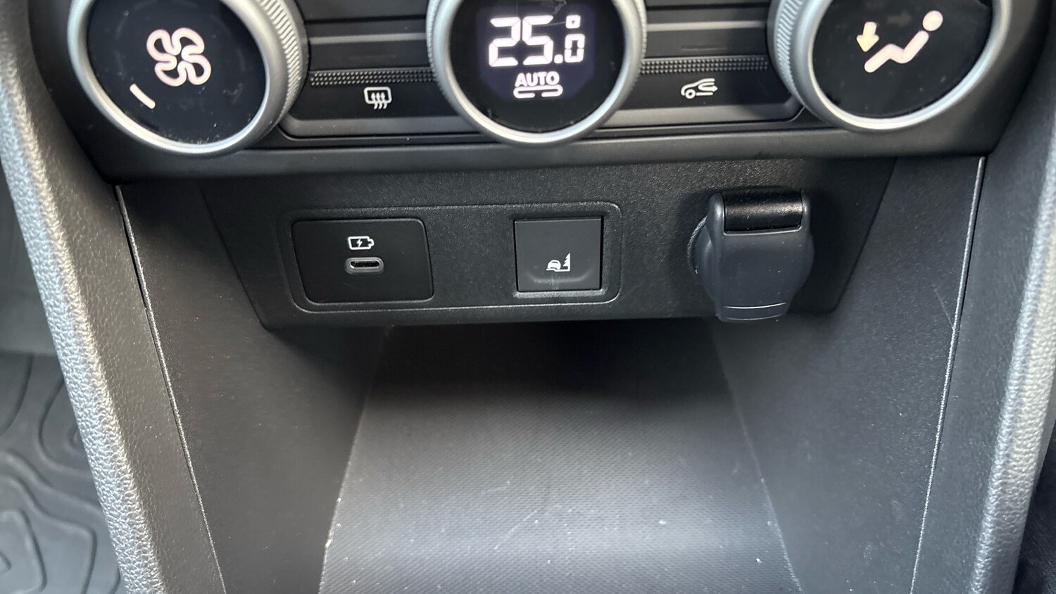 Used Dacia Jogger 2025 for sale - 77898736: Photo 35