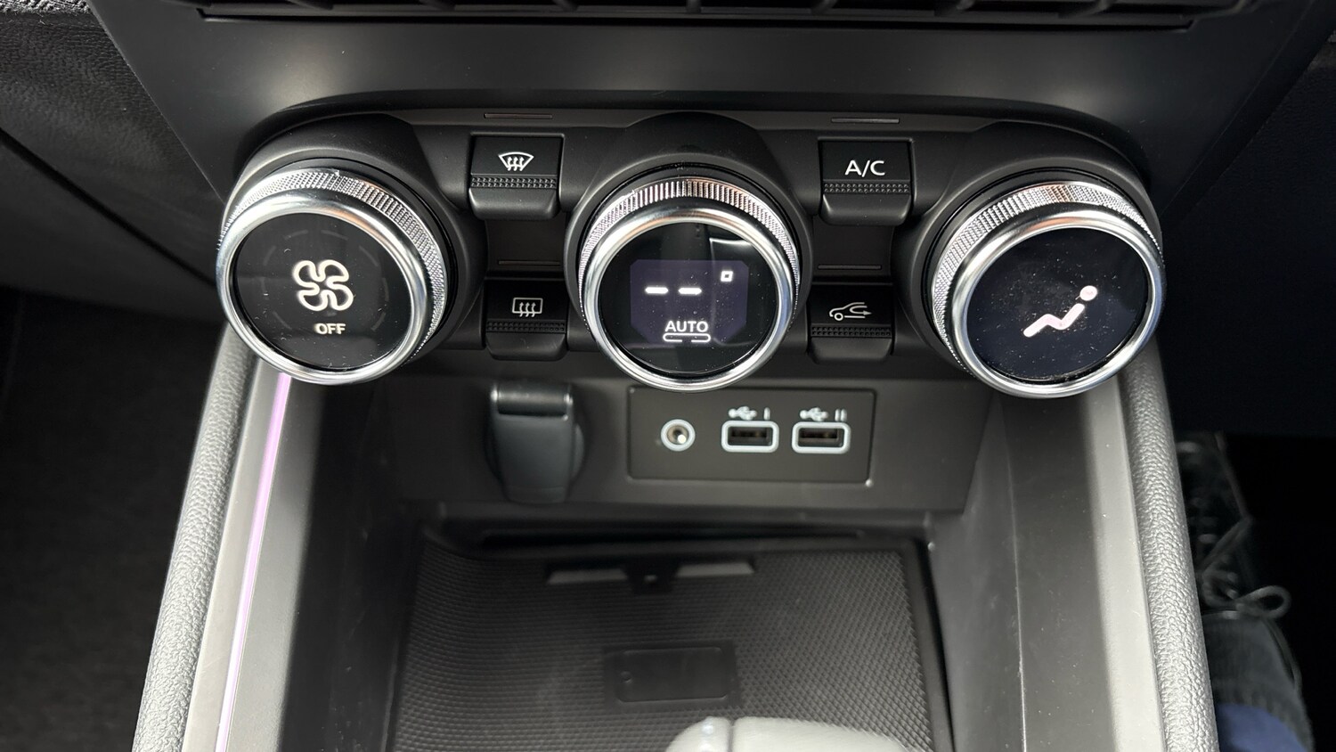 Used Renault Clio 2025 for sale - 76218669: Photo 41