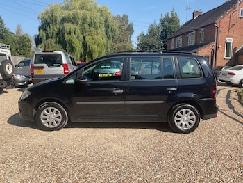 Used Volkswagen Touran 2010 for sale - 79527997: Photo
