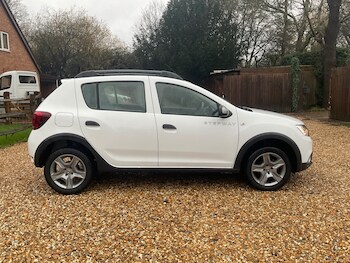 Used Dacia Sandero Stepway 2018 for sale - 76982836: Photo
