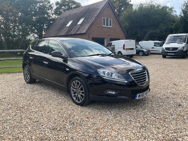 Used Chrysler Delta 2011 for sale - 76194541: Photo 2
