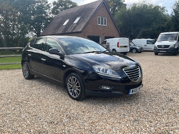 Used Chrysler Delta 2011 for sale - 76194541: Photo 2