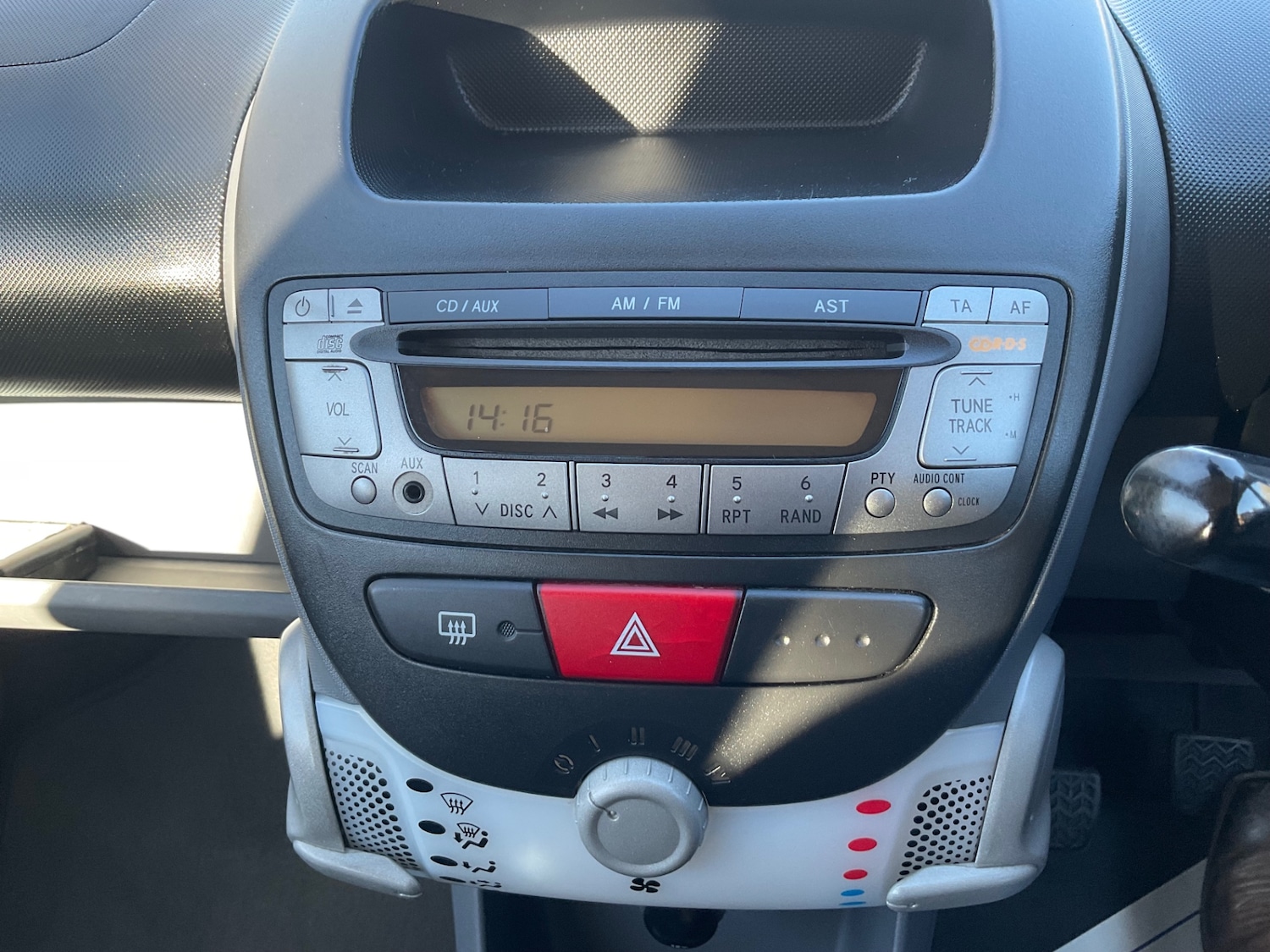 Used Toyota AYGO 2010 for sale - 77932893: Photo 15