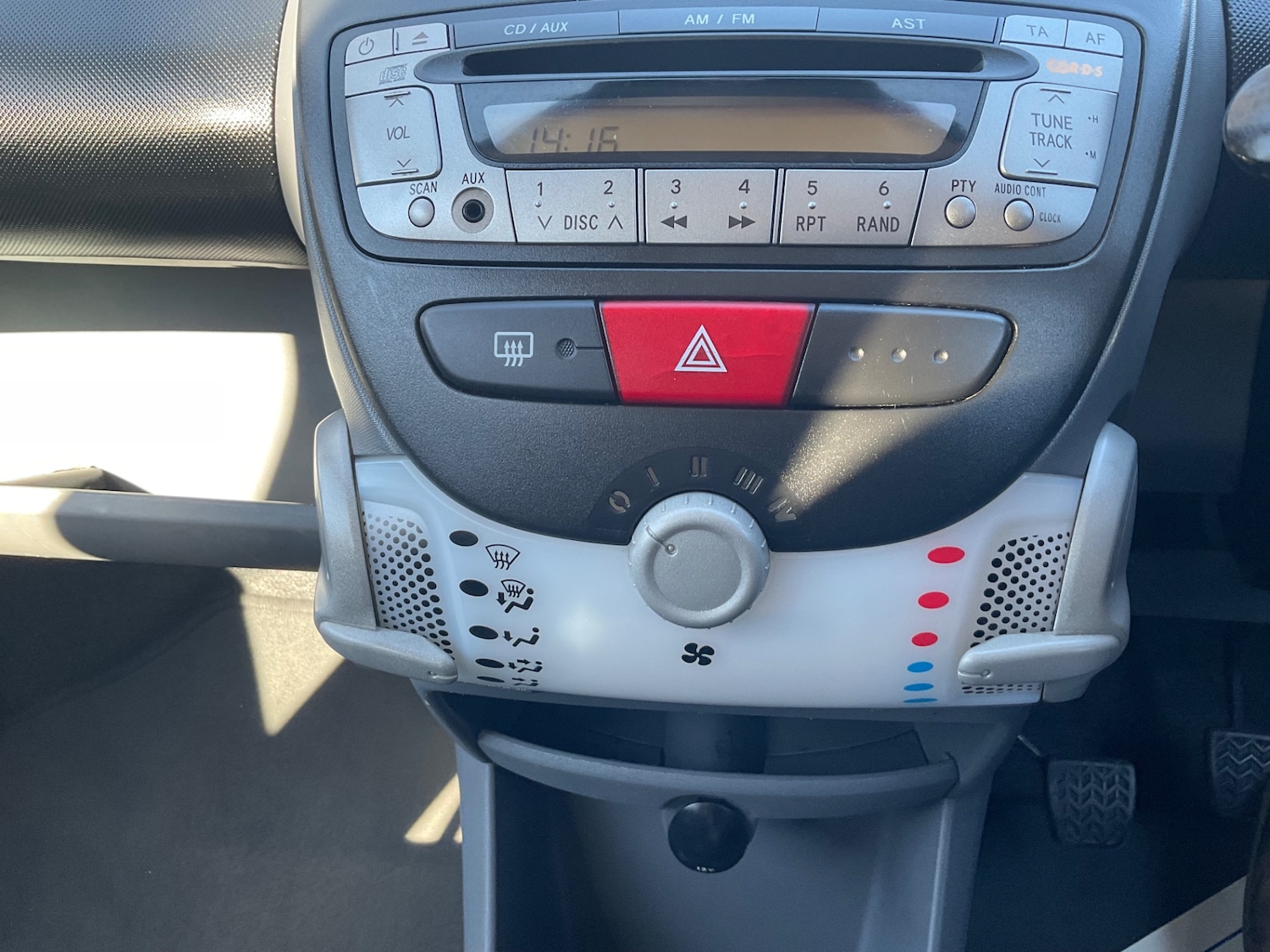 Used Toyota AYGO 2010 for sale - 77932893: Photo 16