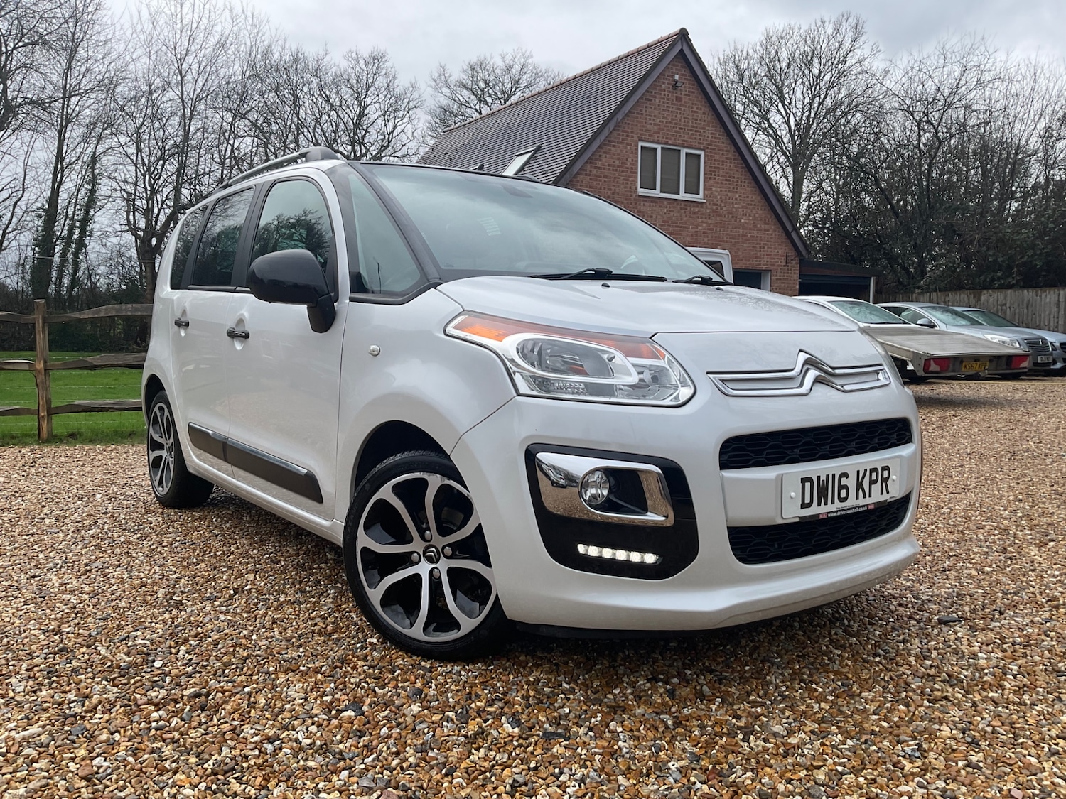 Used Citroen C3 Picasso 2016 for sale - 77543680: Photo 1