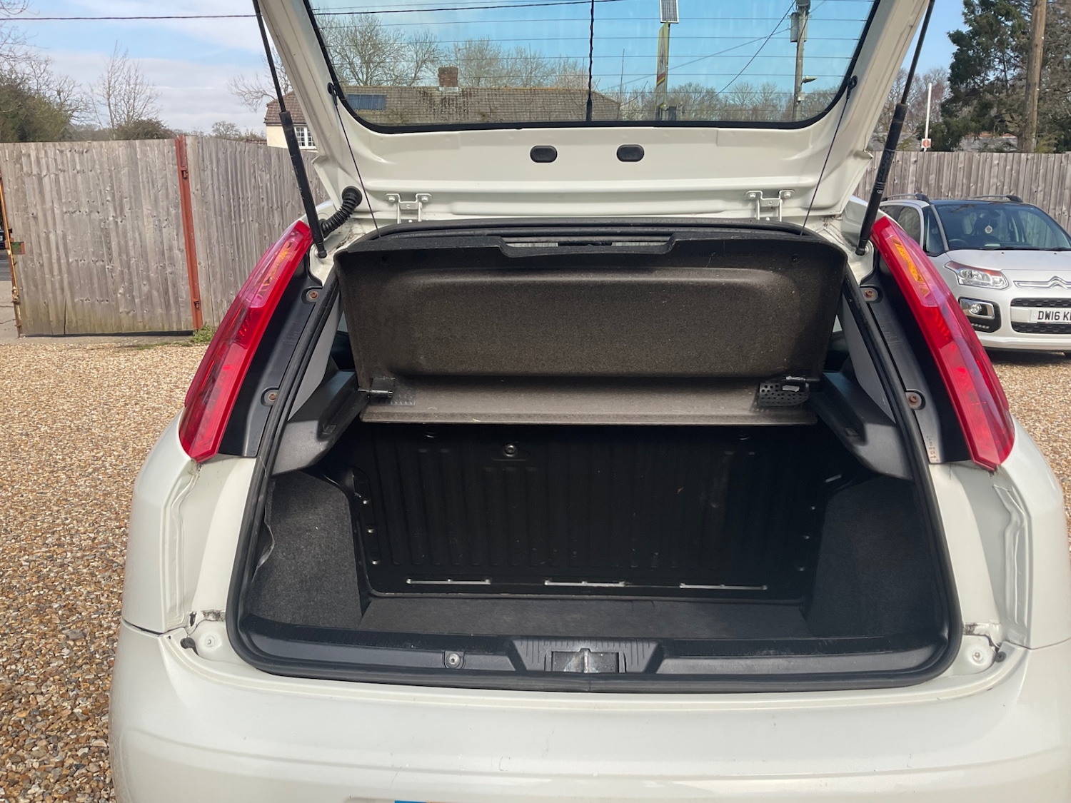 Used Fiat Punto 2015 for sale - 77730221: Photo 10