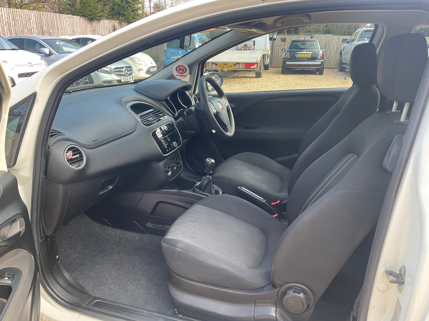 Used Fiat Punto 2015 for sale - 77730221: Photo 12