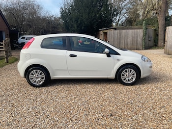 Used Fiat Punto 2015 for sale - 77730221: Photo