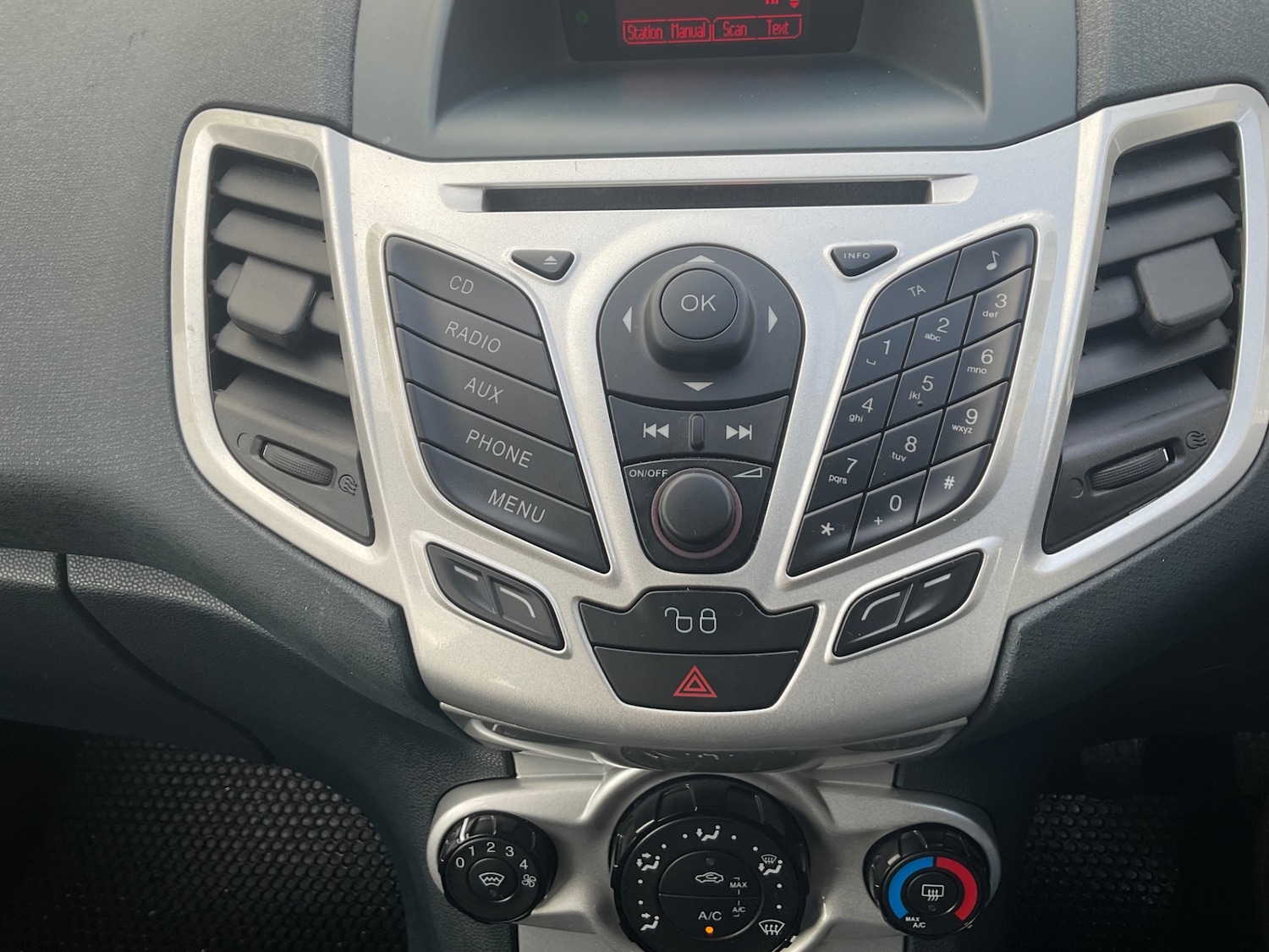 Used Ford Fiesta 2012 for sale - 77221063: Photo 18