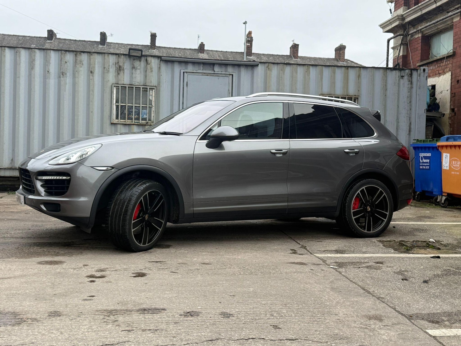 Used Porsche Cayenne 2010 for sale - 76714353: Photo 2