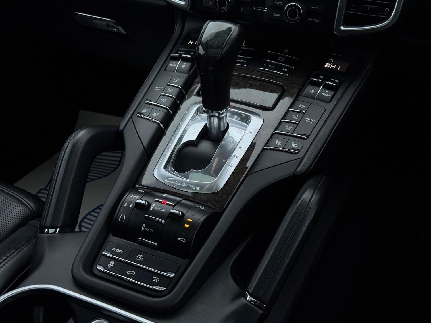 Used Porsche Cayenne 2010 for sale - 76714353: Photo 34