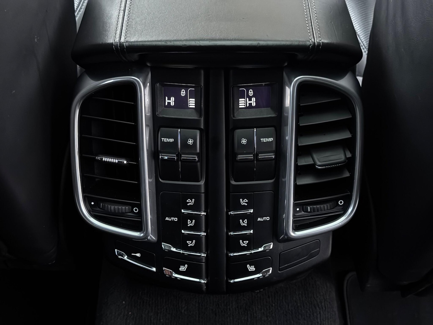 Used Porsche Cayenne 2010 for sale - 76714353: Photo 41