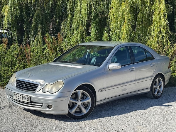 Used Mercedes-Benz C Class 2005 for sale - 75258410: Photo 2