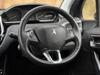 Used Peugeot 208 2012 for sale - 76994227: Photo