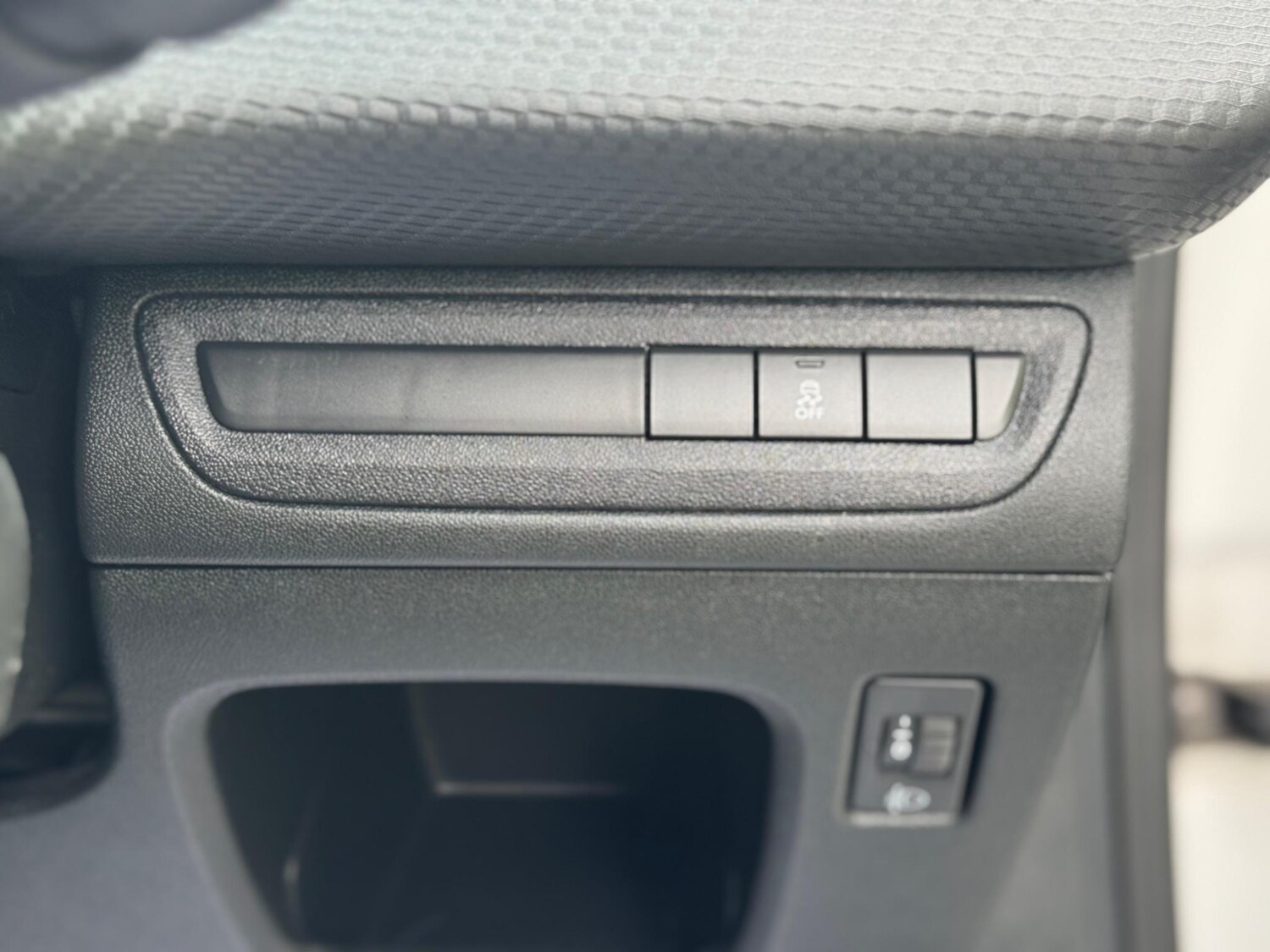 Used Peugeot 208 for sale - 76993926: Photo 31