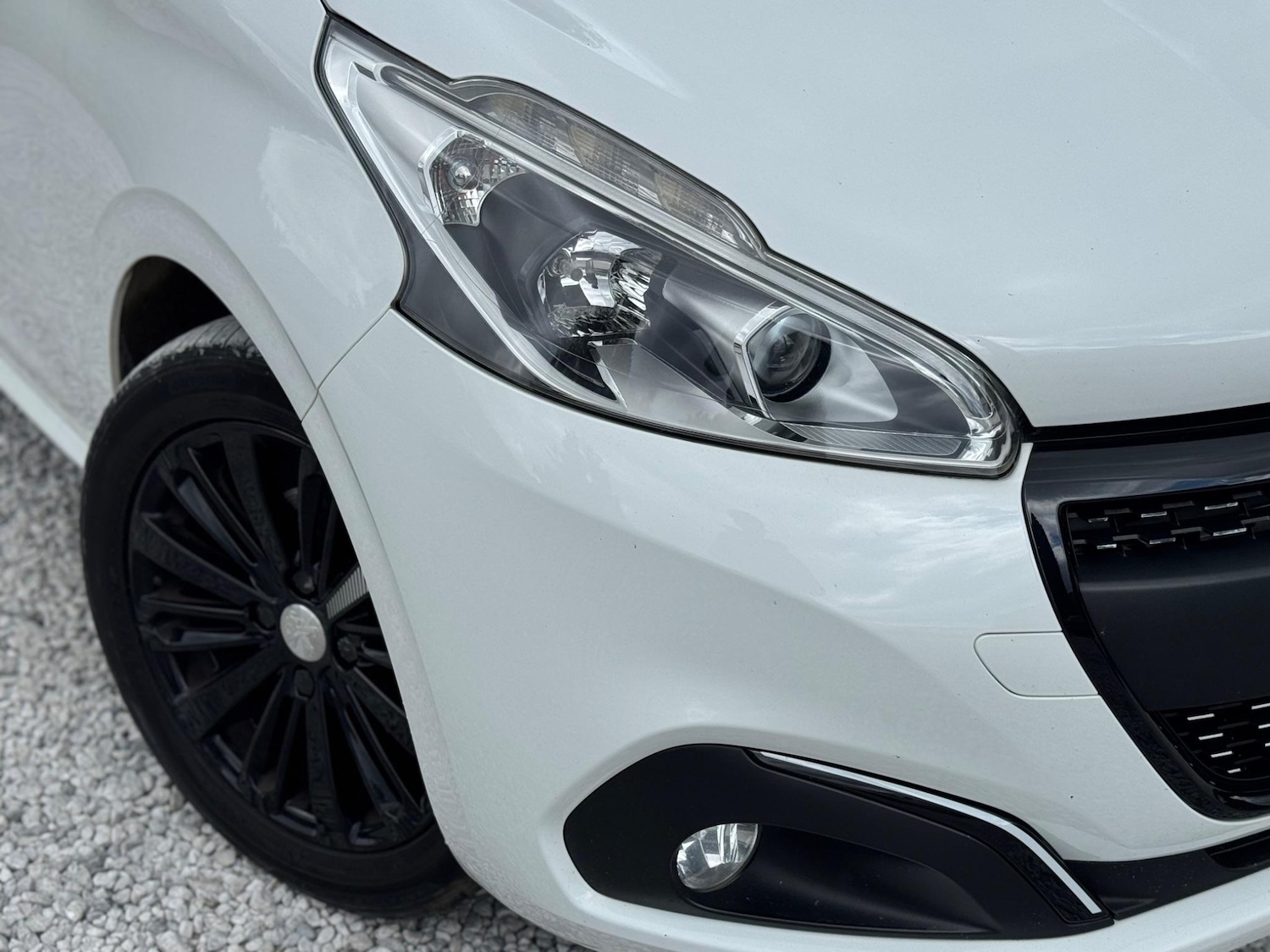 Used Peugeot 208 for sale - 76993926: Photo 34