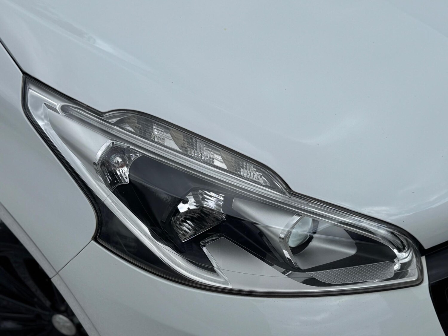 Used Peugeot 208 for sale - 76993926: Photo 39