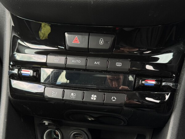 Used Peugeot 208 2012 for sale - 75144353: Photo 25