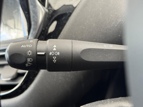 Used Peugeot 208 2012 for sale - 75144353: Photo 27