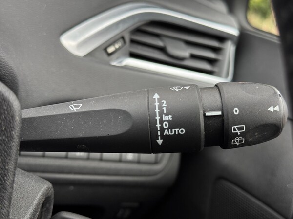 Used Peugeot 208 2012 for sale - 75144353: Photo 28