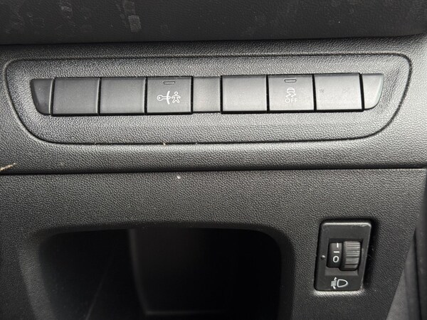 Used Peugeot 208 2012 for sale - 75144353: Photo 40
