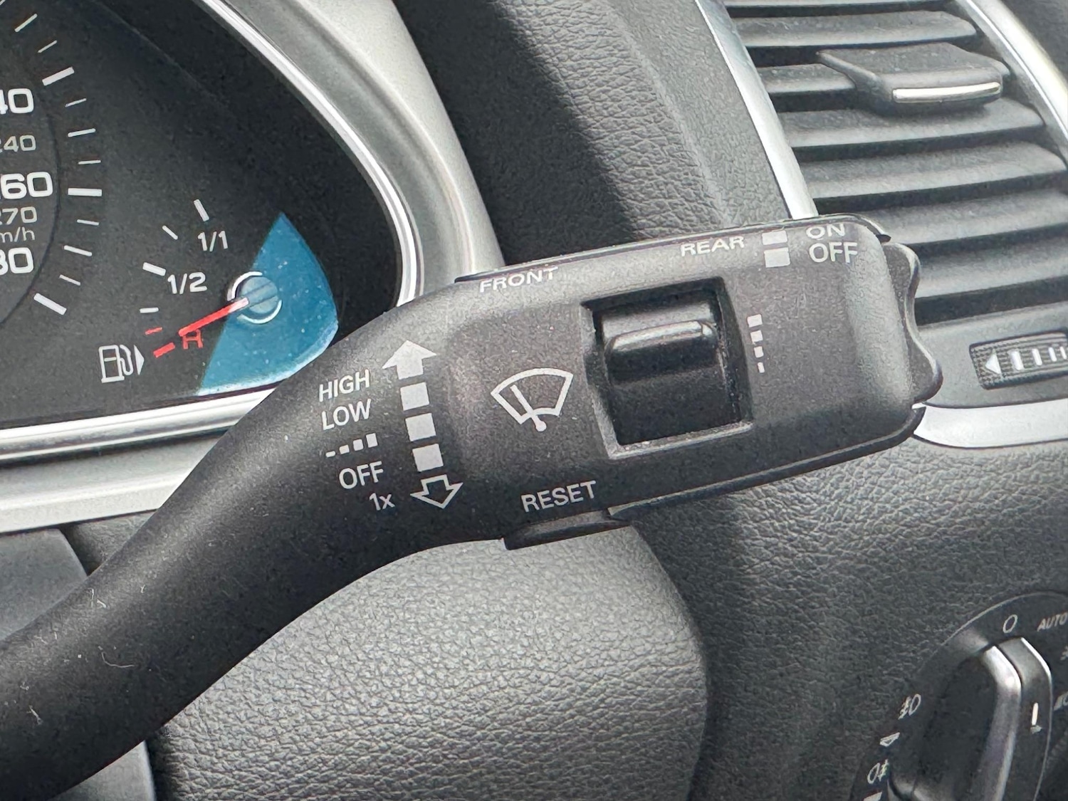 Used Audi Q7 2014 for sale - 76188935: Photo 35