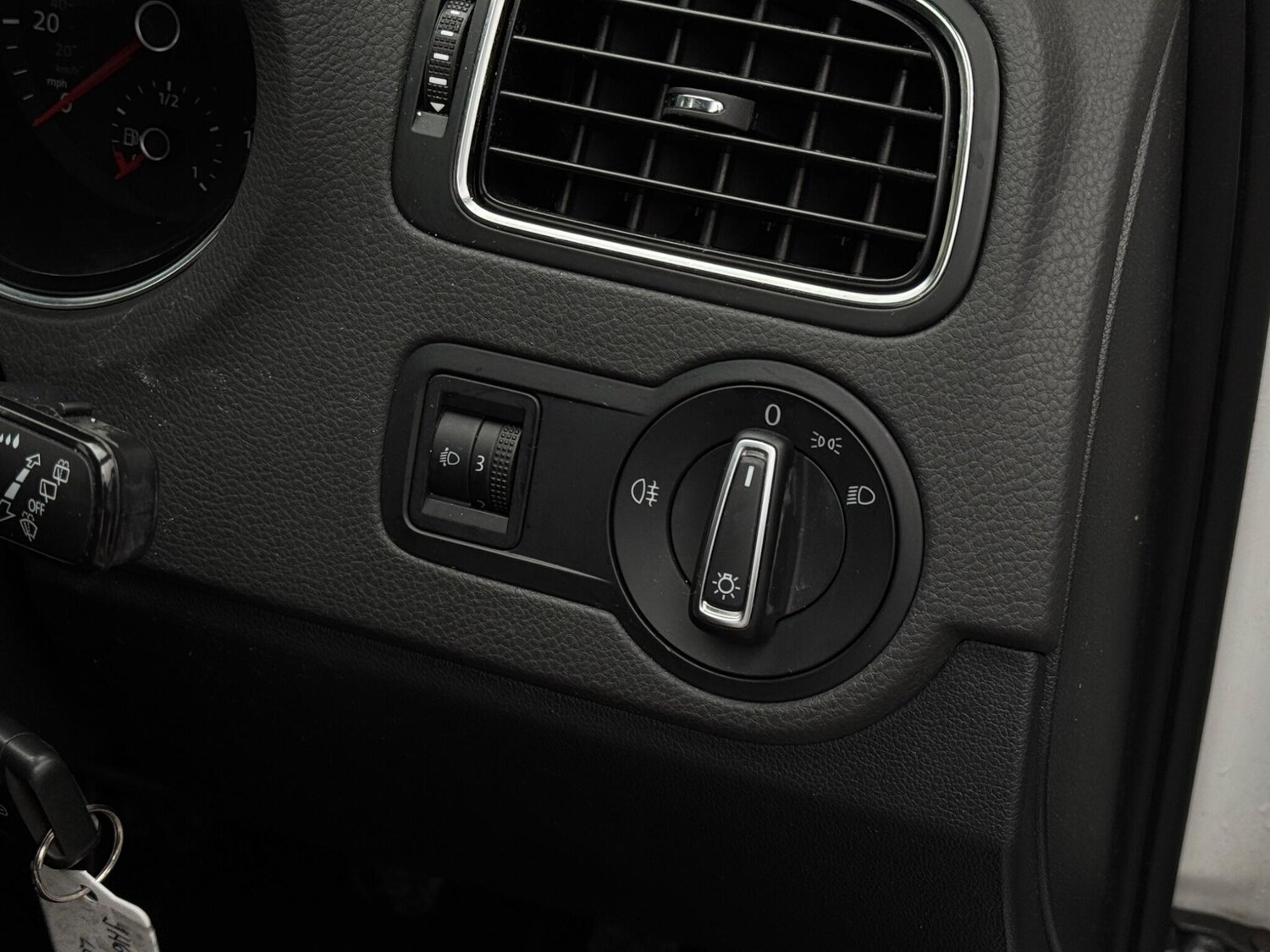 Used Volkswagen Polo 2015 for sale - 76485696: Photo 34