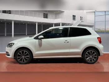 Used Volkswagen Polo 2015 for sale - 76485696: Photo