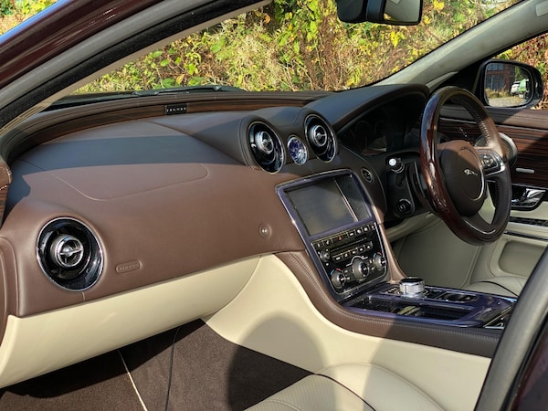 Used Jaguar XJ 2010 for sale - 75144377: Photo 17