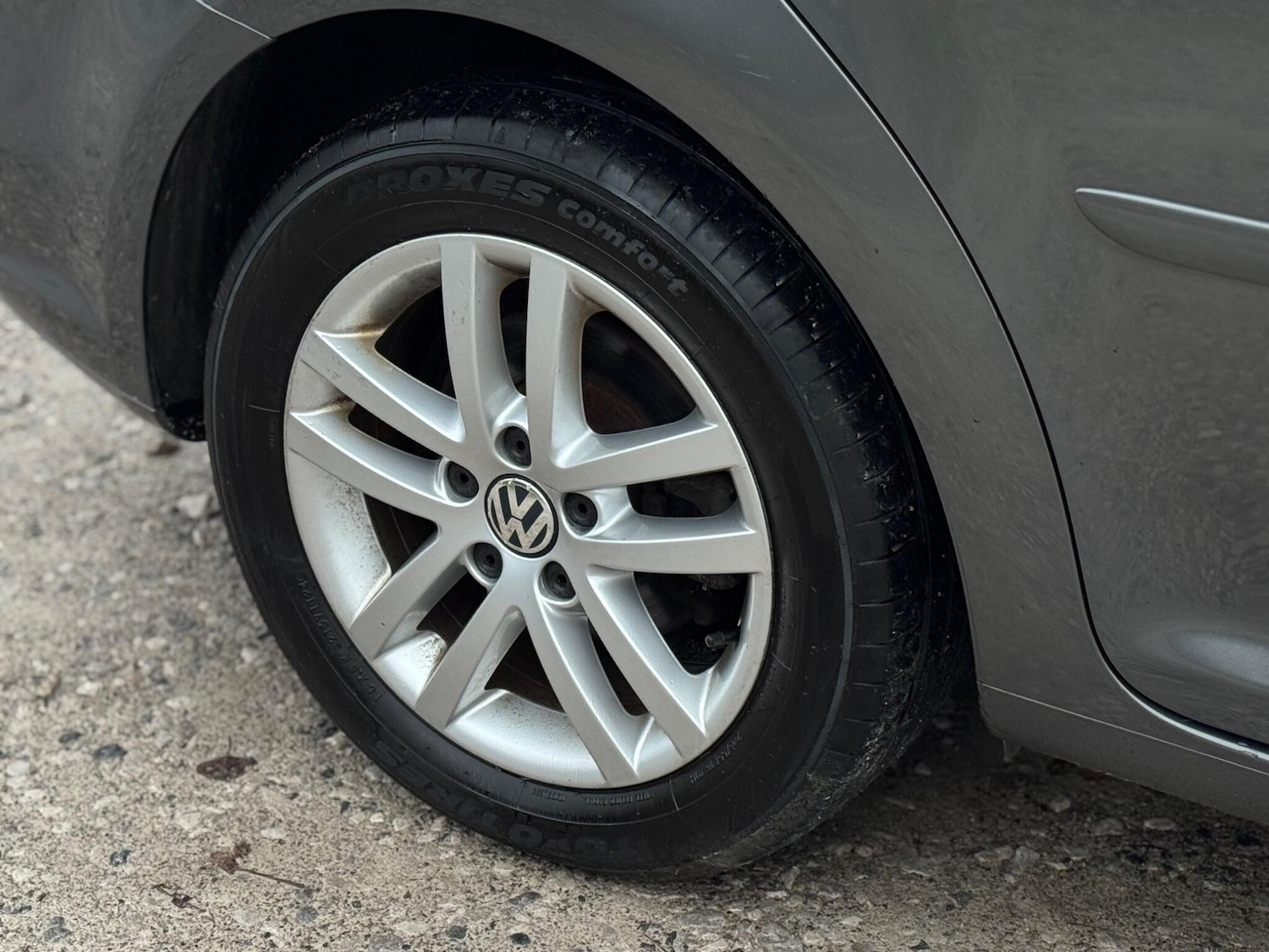 Used Volkswagen Touran 2013 for sale - 76585502: Photo 76