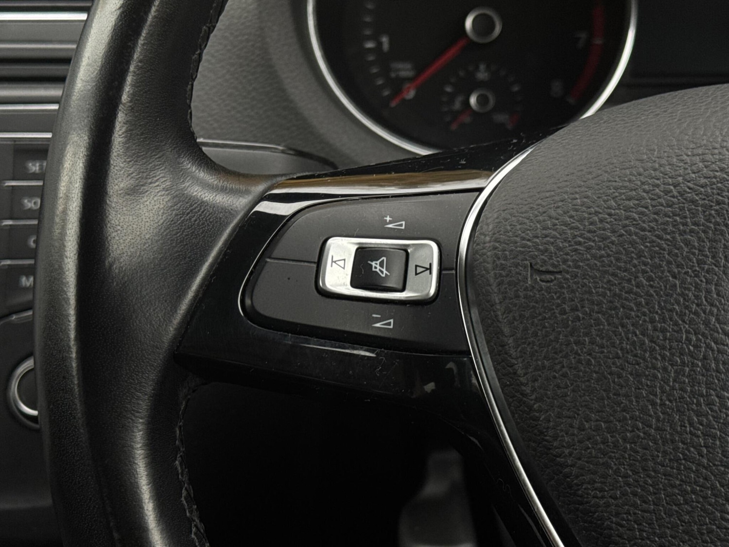 Used Volkswagen Polo 2015 for sale - 76484990: Photo 30