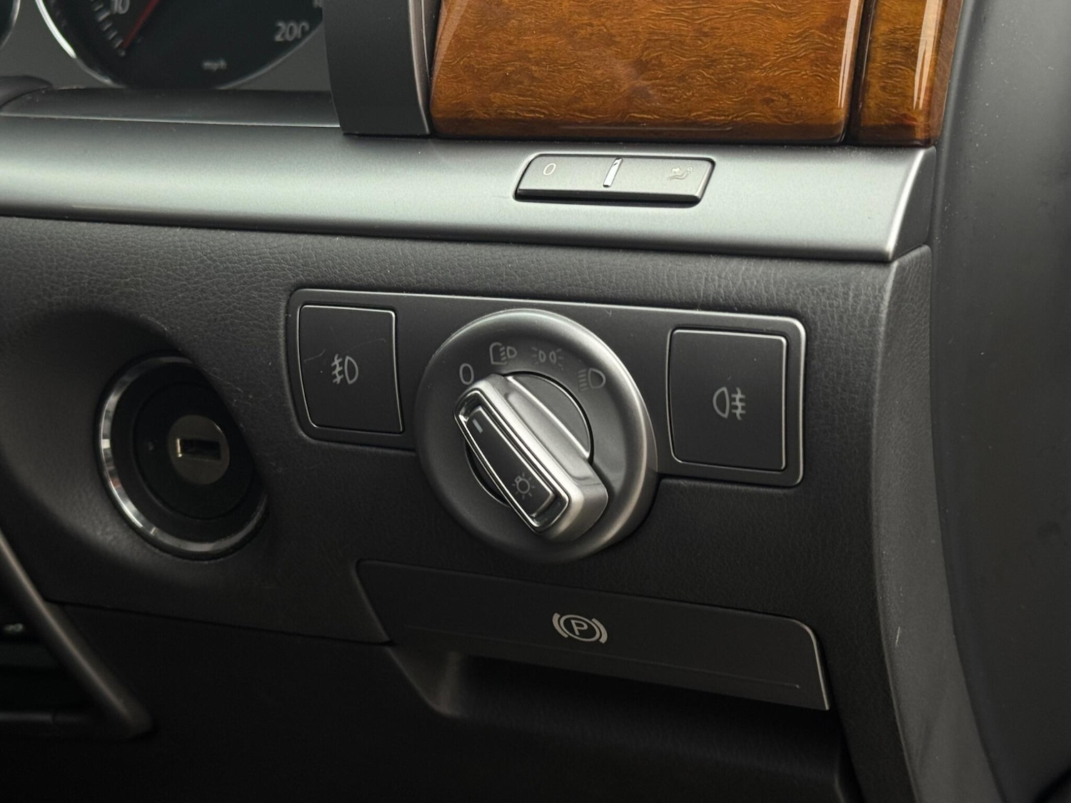 Used Volkswagen Phaeton 2014 for sale - 76926592: Photo 57