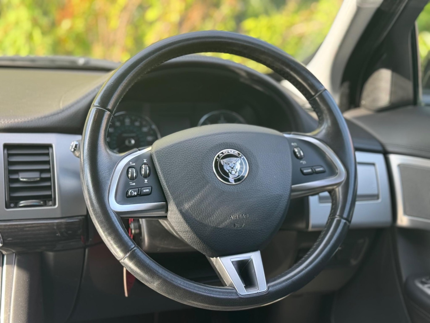 Used Jaguar XF 2015 for sale - 76993700: Photo 28