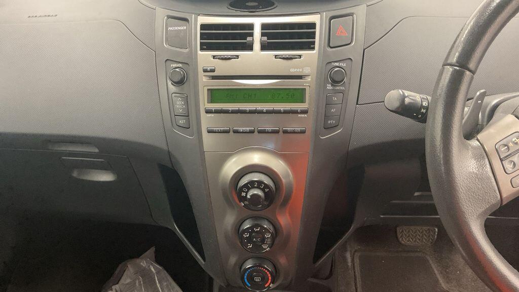 Used Toyota Yaris 2010 for sale - 76585606: Photo 7