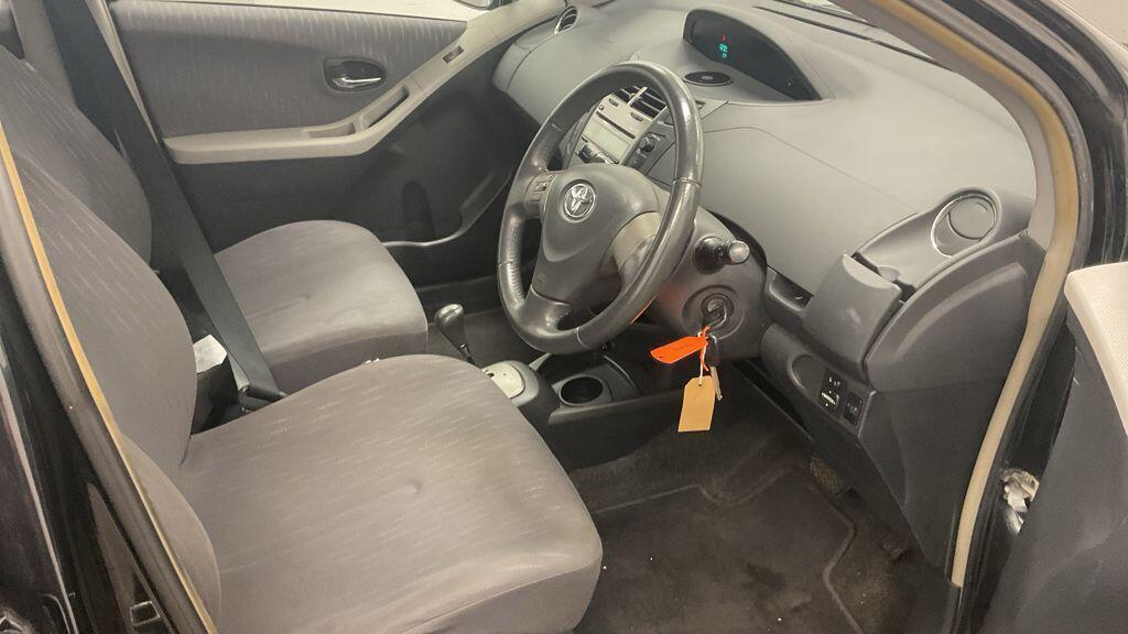 Used Toyota Yaris 2010 for sale - 76585606: Photo 8