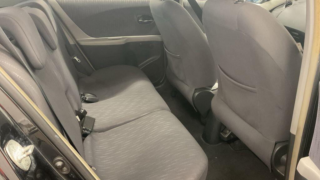 Used Toyota Yaris 2010 for sale - 76585606: Photo 9