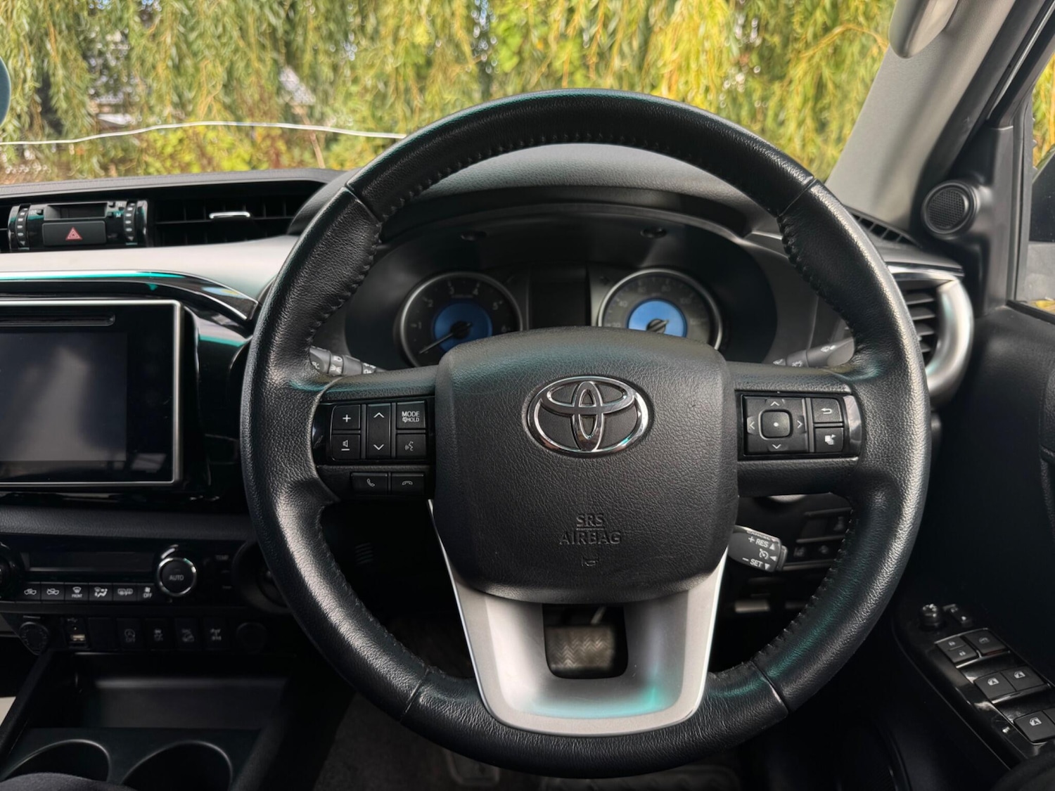 Used Toyota Hilux 2018 for sale - 76042329: Photo 30