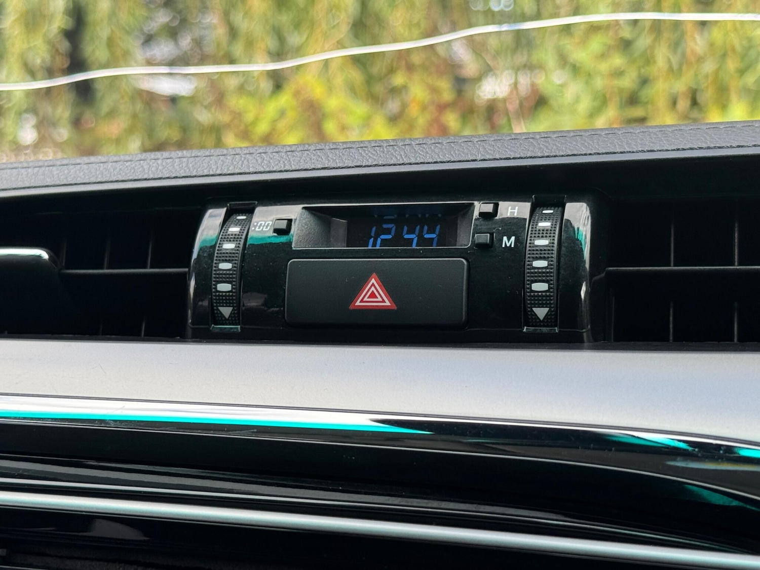 Used Toyota Hilux 2018 for sale - 76042329: Photo 41