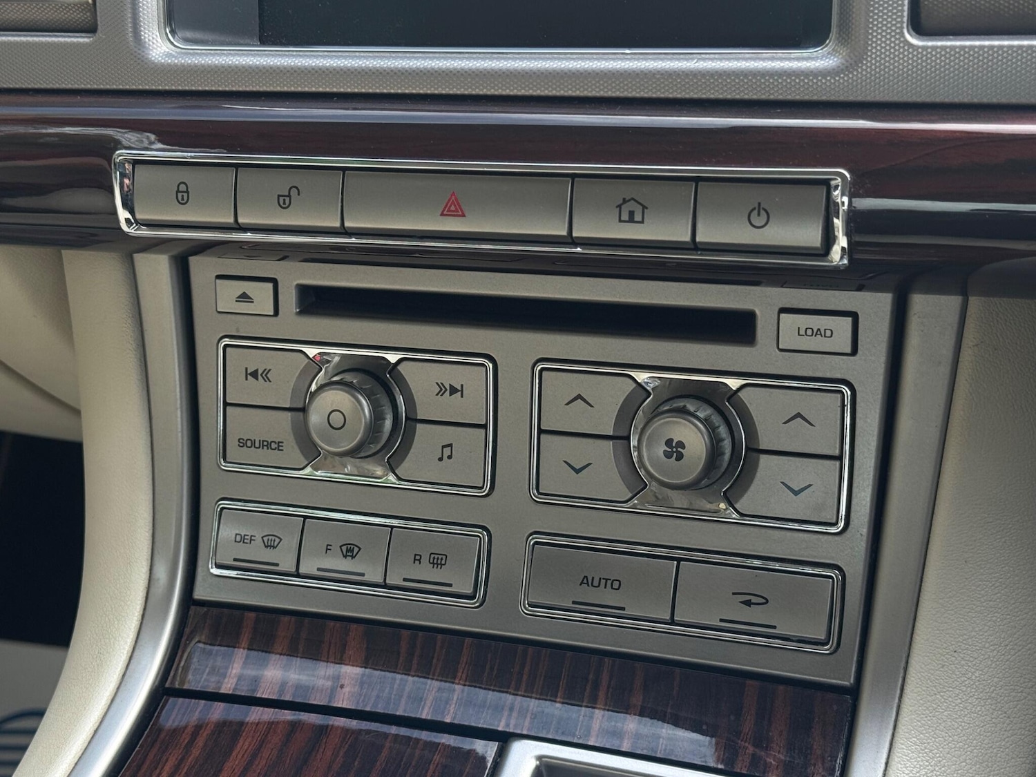 Used Jaguar XF 2010 for sale - 75678281: Photo 47