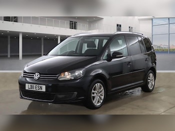Used Volkswagen Touran 2011 for sale - 76657100: Photo