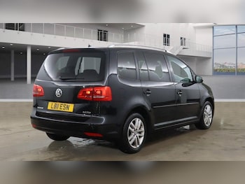 Used Volkswagen Touran 2011 for sale - 76657100: Photo