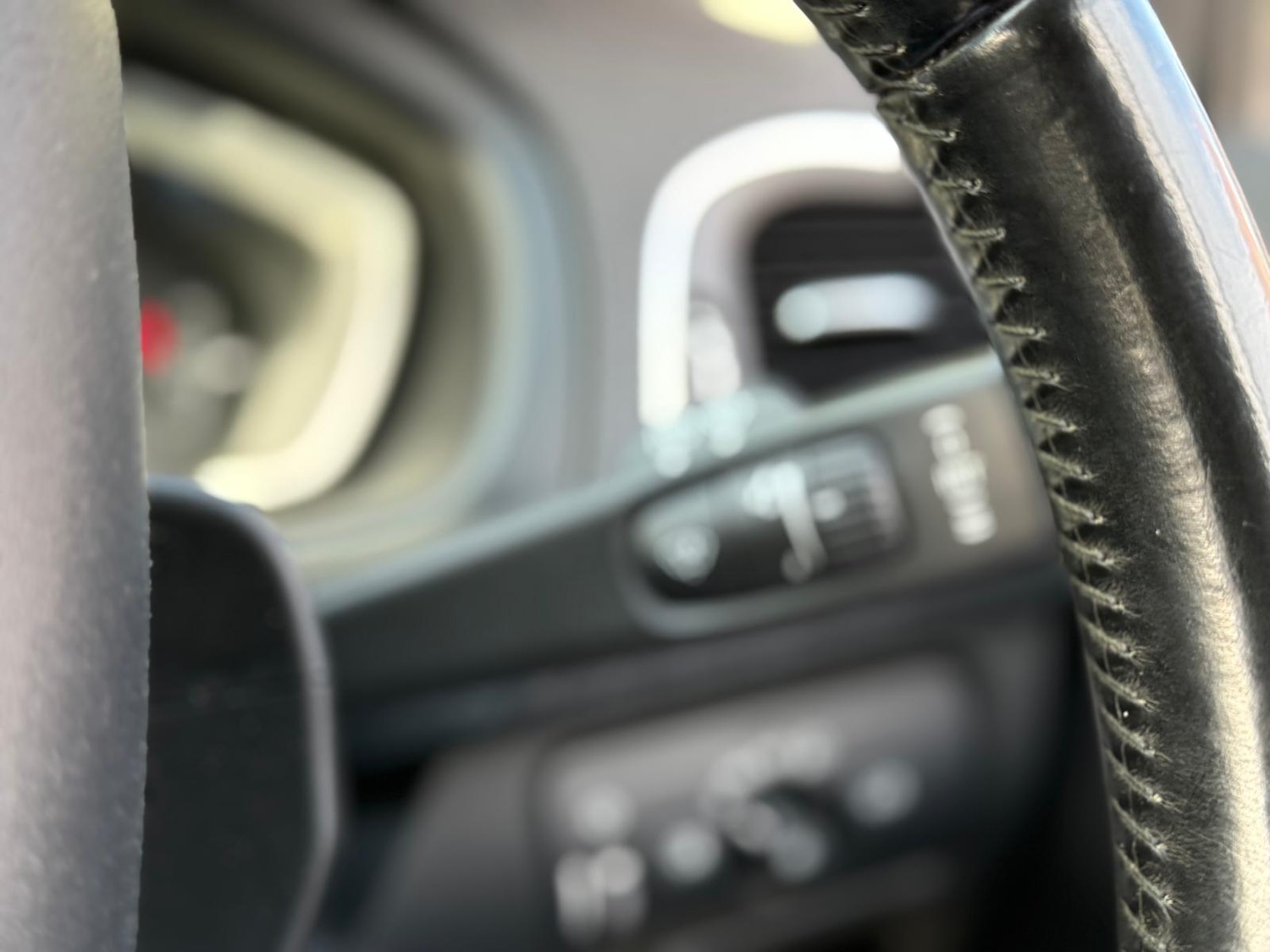 Used Volvo V40 2014 for sale - 76728877: Photo 18