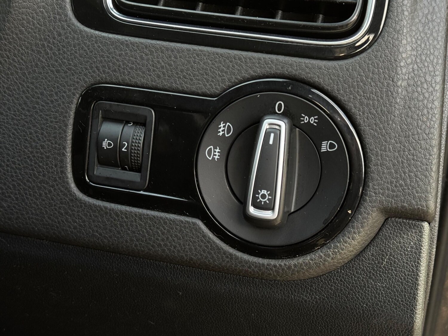 Used Volkswagen Polo 2014 for sale - 76926318: Photo 65